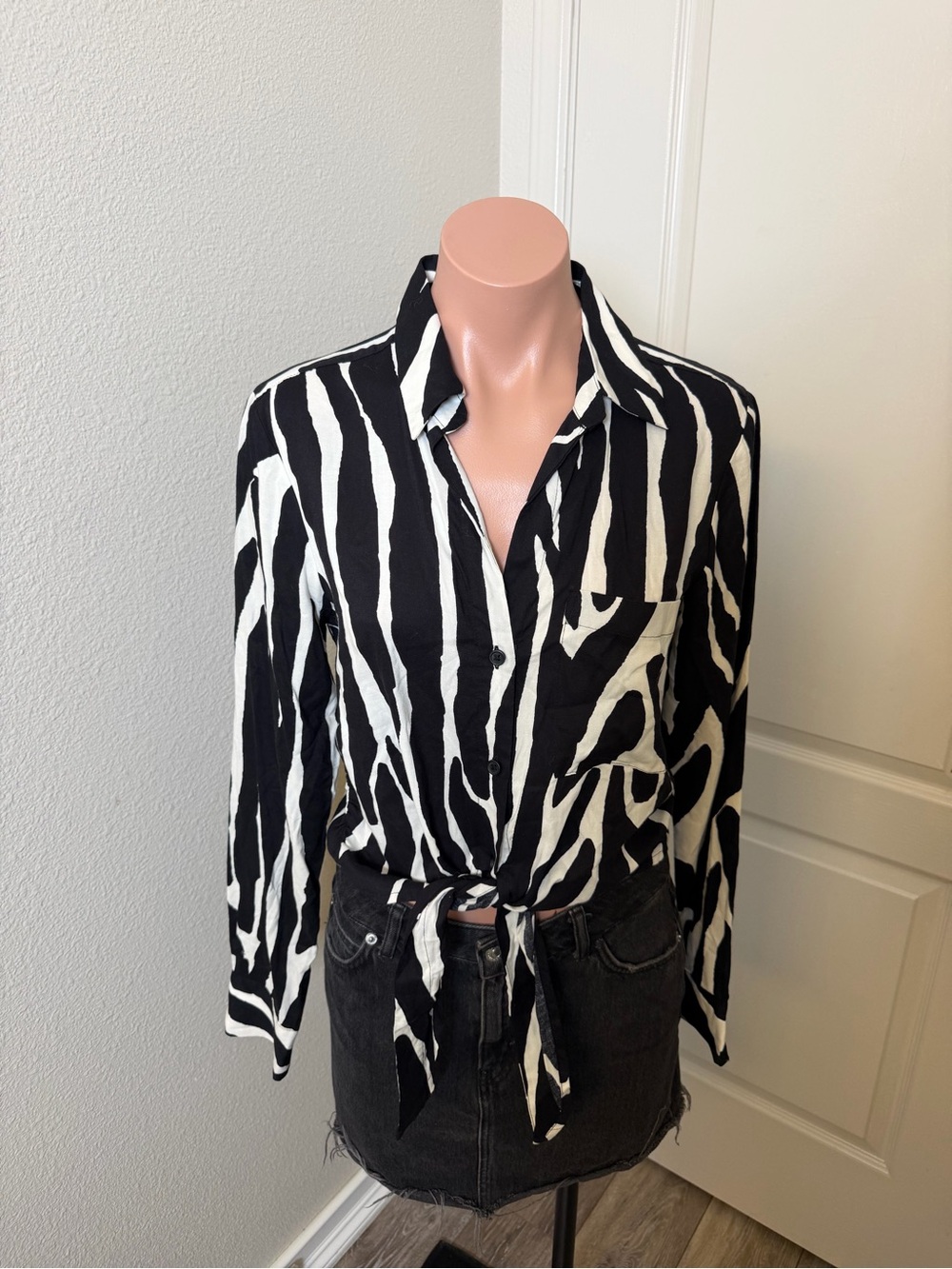 Sanctuary Black & White Zebra Tie-Front Button Down Shirt